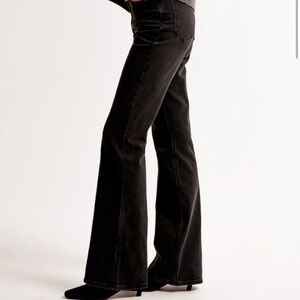 A&F HIGH RISE FLARE JEAN SIZE 32 / 14L